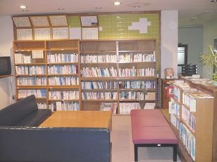 大生原公民館 図書室内の写真